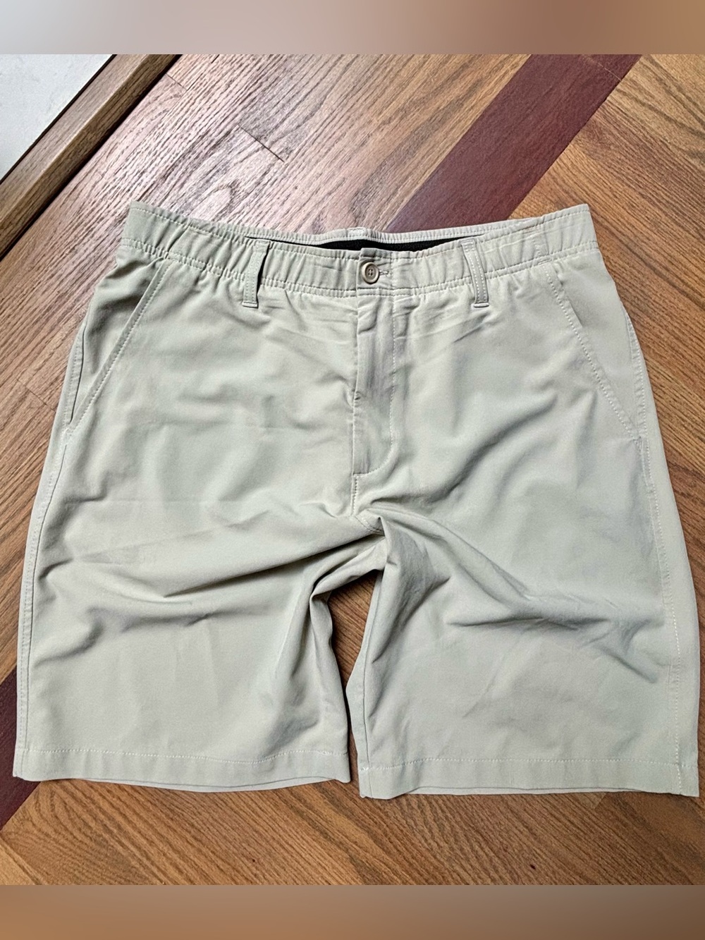 Under Armour Khaki Performance Golf Shorts Men’s Size L Elastic Waist Stretch